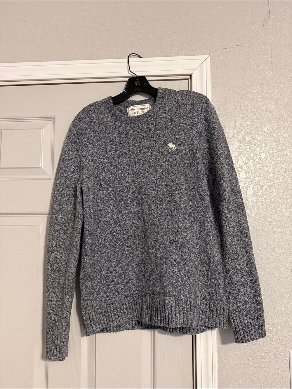 Abercrombie Men’s Sweater - Size Medium